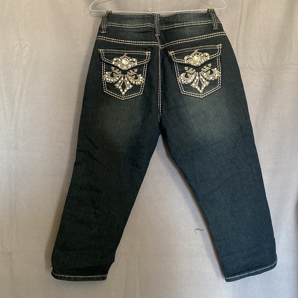 VIP Capris - Picture 2 of 3